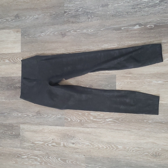 Lululemon Snake Print Legging - Picture 1 of 3